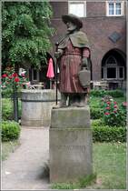 Bremen. Der an den St.-Petri-Dom grenzende Bibelgarten ist eine kleine Oase der Ruhe. 31.05.2017