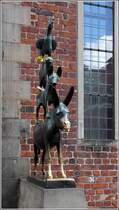 Bremen. Die vom Bildhauer Gerhard Marcks (1889-1981) geschaffene Skulptur der Bremer Stadtmusikanten steht seit 1953 am Rathaus. 31.05.2017