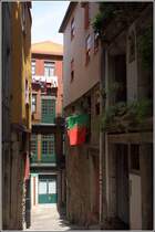 Porto. In der Altstadt herrschen kleine, verwinkelte Straen und schmale, oftmals steile Gassen vor. Um ans Ziel zu gelangen, ist ein hufiger Blick in einen guten Stadtplan sinnvoll. 22.07.2017
