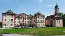 Schloss Mainau mit Kapelle. Die Insel hat eine L�nge 1,1 km und eine Breite von 610 m, Fl�che 44,7584 ha. Sie ist die drittgr��te Insel im Bodensee. Am 01.06.2017