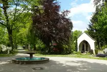 Freiburg,  Blick in die park�hnliche Anlage des Hauptfriedhofes, Mai 2016