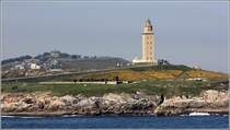 A Coruna. Schon von Weitem gr��t der Herkulesturm. Er wurde in den Jahren 98 bis 117 von den R�mern errichtet, als Leuchtturm genutzt und ist noch heute in Betrieb. Er steht auf einem 48 m hohen Felsen, die Spitze ist 104 m �ber dem Meeresspiegel und weithin sichtbar. 1785 wurde der Turm restauriert. Der Herkulesturm ist das Wahrzeichen der Stadt und schm�ckt auch das Stadtwappen. Er gerh�rt zum Weltkulturerbe der UNESCO. 
23.04.2017