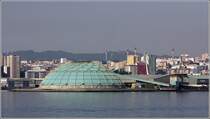 A Coruna. Den Mittelpunkt des Kohleterminals im Hafen bildet die grne Kuppel mit den umschlossenen Frderbndern. 
23.04.2017