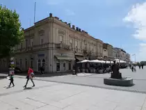 Slavonski Brod, Geb�ude am Hauptplatz  Ivana Brlić-Ma�uranić (02.05.2017)