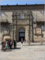 Santiago de Compostela. Ein prachtvolles Portal schm�ckt das Hostal dos Reis Catolicos. 
23.04.2017