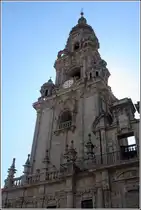 Santiago de Compostela. An der S�dostecke der Kathedrale befindet sich dieser Uhrturm. 23.04.2017
