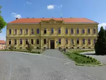Vukovar, Gymnasium Mora am Samac Platz, gegr�ndet 1891  (02.05.2017)