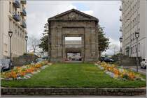 Brest. Am Square Commandant l'Herminier erinnert dieses Portal an ein unter Ludwig dem XIV. erbautetes Jesuitenseminar. 25.04.2017