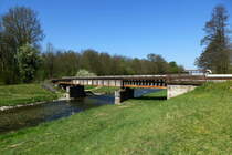 March, OT Hugstetten, Eisenbahnbrcke der Breisgau-S-Bahn ber die Dreisam, April 2017