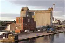Cork. Lagerh�user und Silos im Hafen am Kennedy Quay. 27.04.2017