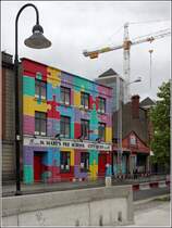 Dublin. Farbenfroh gestaltete Fassade der St. Mary's Preschool am City Quay. 28.04.2017