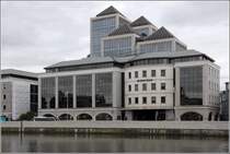 Dublin. Die Ulster Bank und weitere moderne Brohuser am George's Quay. 28.04.2017