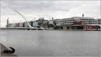 Dublin. Blick ber den Liffey zur modernen Bebauung am Sir John Rogerson's Quay. 28.04.2017