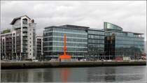 Dublin. Am Sir John Rogerson's Quay wurde die Diving Bell aufgestellt. Diese Taucherglocke wurde von 1871 bis 1958 beim Bau der Kaimauern des Hafens eingesetzt. 28.04.2017