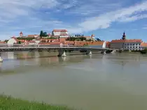 Ptuj, Ausblick �ber die Drau auf die Altstadt mit Schloss (04.05.2017)