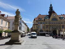 Ptuj, Universittsgebude und St. Florian Statue am Mestni Platz (04.05.2017)