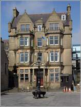 Stromness. Das Stromness Hotel liegt nicht weit vom F�hranleger zum Festland. 02.05.2017