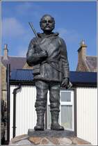 Stromness. Dem auf den Orkneys geborenen Arktisforscher John Rae (1813-1893) ist dieses Denkmal gewidmet. 02.05.2017