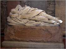 Kirkwall. Dem auf den Orkney Inseln geborenen Arktisforscher John Rae ist dieses Denkmal in der St. Magnus Kathedrale gewidmet. Sein Grab befindet sich auf dem Friedhof der Kathedrale. 02.05.2017