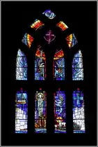 Kirkwall. Eines der farbenpr�chtigen Buntglasfenster der St. Magnus Kathedrale. 02.05.2017
