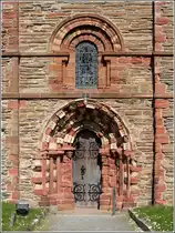 Kirkwall. Der S�deingang der St. Magnus Kathedrale geh�rt zu den �ltesten Bauteilen und wurde bereits im 12. Jahrhundert erbaut. 02.05.2017