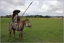 Wallenhorst. Diese eigenwillige Darstellung von Don Quijote und Rosinante steht bei der Windm�hle Lechtingen. 15.07.2017