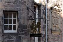 Edinburg. Vom Lawnmarket fhrt die Lady Stairs's Close zum Writers Museum. 03.05.2017 