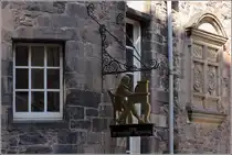 Edinburg. Vom Lawnmarket f�hrt die Lady Stairs's Close zum Writers Museum. 03.05.2017 