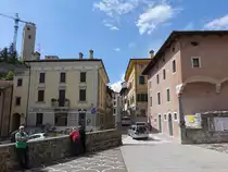 Gemona del Friuli, Palazzo Gurisatti und Museo del Tresoro am Domplatz (05.05.2017)