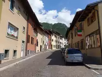 Gemona del Friuli, H�user in der Via Carlo Caneva (05.05.2017)