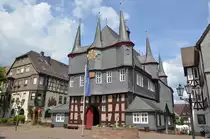 Rathaus von Frankenberg / Eder, das Zehnt�rmige sp�tgotische Fachwerkrathaus zwischen Ober .- und Untermarkt entstand in den Jahren 1509 – 1513. Ein Blick vom Obermarkt.  Am 11.07.2017.               