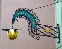 Einsiedeln, Lebkuchenb�ckerei  Goldapfel , in der Kronenstra�e, Mai 2017