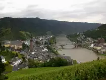 Blick auf die Stadt und die leicht �berflutete Mosel auf der Cochemer Reichsburg. [Ende Juni 2016]