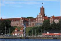 Flensburg. In der an der Flensburger Frde liegenden Marineschule Mrwik wurde 1910 der Ausbildungsbetrieb aufgenommen. Der imposante Gebudekomplex aus rotem Backstein wird auch als Rotes Schloss am Meer bezeichnet. 05.07.2017