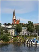 Flensburg. Dei Kirche St. J�rgen �berragt den Stadtteil J�rgensby am Ostufer des Stadthafens. 05.07.2017