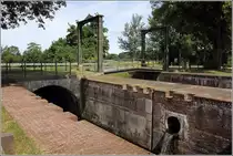 Bovenau. Bei Kluvensiek befindet sich eine Schleuse des von 1784 bis 1890 betriebenen Eider-Kanals. Hier f�hrte eine 1850 errichtete gu�eiserne Klappbr�cke �ber den Kanal. 06.07.2017