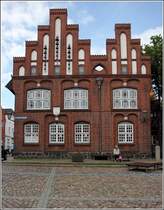 Rendsburg. Am Altstdter Markt steht auch das Alte Rathaus, dessen Giebel hier zu sehen ist. 05.07.2017