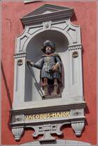 Bremen. Die Jakobus-Major-Figur (im Volksmund Juxmajor genannt) am Packhaus im Schnoor. Die etwa 2 m hohe, aus Eiche geschnitzte Figur wird auf das Jahr 1661 datiert. 31.05.2017