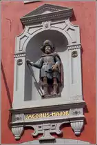 Bremen. Die Jakobus-Major-Figur (im Volksmund Juxmajor genannt) am Packhaus im Schnoor. Die etwa 2 m hohe, aus Eiche geschnitzte Figur wird auf das Jahr 1661 datiert. 31.05.2017