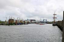 Der Osthafen von Norddeich, der nicht von den Fhren bedient wird. [25.7.2017 - 10:53 Uhr]