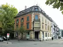 Zug, Gartenstrasse 7, Baujahr 1895 (2015 wurde das Haus unl�ngst und gegen den Willen der Eigent�merin unter Denkmalschutz gestellt / 2016 bis 2017 wurde es renoviert) - 02.10.2014

