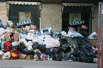 Kampanien und sein M�llproblem.
Sales! 20%, 30%, 50% Rabatt! Auf den M�ll???