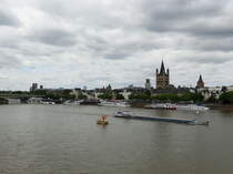 Gro St. Martin Kirche am linksrheinischen Rheinufer am 29.07.2017 in Kln.