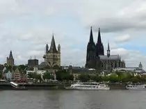 Rheinpanorama mit Rathaus, Gro� St. Martin Kirche und K�lner Dom am 29. Juli 2017.