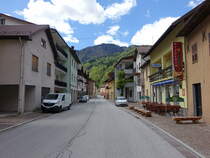 Pontebba, Huser in der Via Guiseppe Mazzini (05.05.2017)