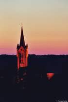 Die Kirche von Feldberg im Abendlicht. Das Bild entstand �brigens ohne Filter und ohne Retusche am PC - die Farben waren wirklich so fantastisch. Aufnahme vom Mai 2006.