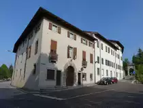 Tarcento, historische Geb�ude in der Via Cornelio Frangipane (06.05.2017)