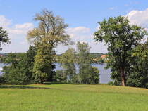 Blick von der Gerichtslaube im Park Babelsberg zur Havel am 09. August 2017.
