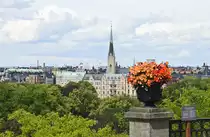 Blick auf das Viertel �stermalm und die Englische Kirche (�Engelsaa kyrkan�) vom Stockholmer Freilichtmuseum �Skansen�. Aufnahme: 26. Juli 2017.