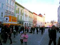 Oberer-Hauptplatz-16:17, noch ein  Leckerli  nach dem Faschingsumzug; 080120